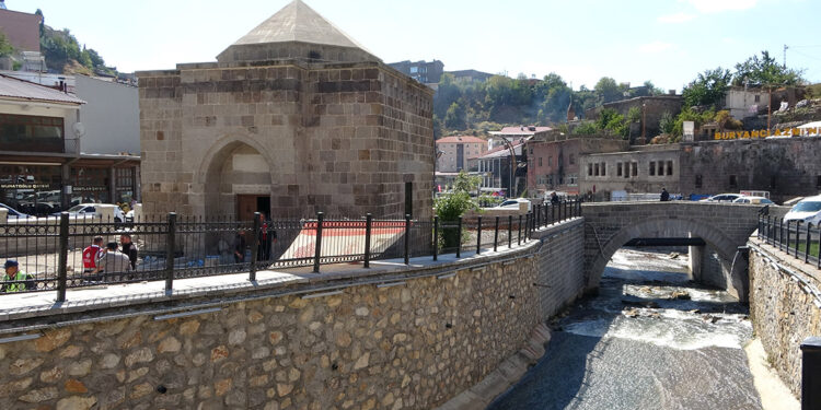 Bitlis'te gün yüzüne çıkarılan vakıf eserleri restore ediliyor