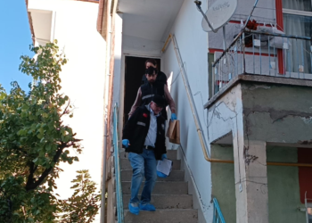 Boşanma aşamasındaki eşi tarafından bacaklarından vuruldu