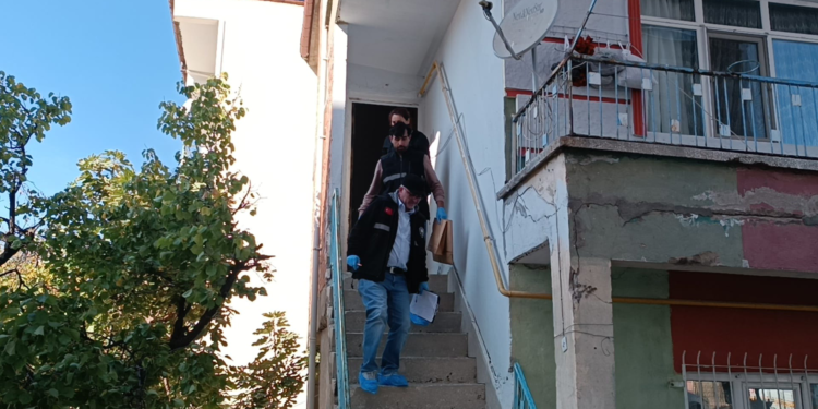 Boşanma aşamasındaki eşi tarafından bacaklarından vuruldu