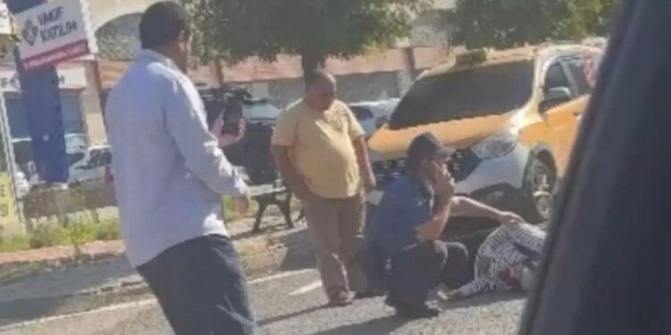 Boşanma davasından çıktıktan sonra eşini bıçakladı