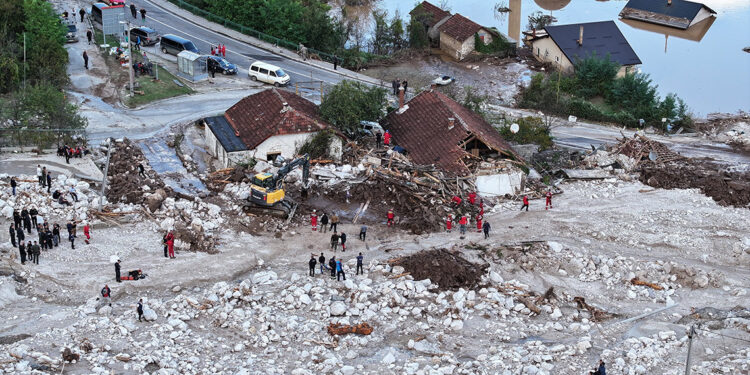 Bosna Hersek'te sel felaketi nedeniyle 1 günlük yas ilan edildi