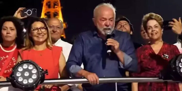 Brezilya'da halk sandık başına gitti