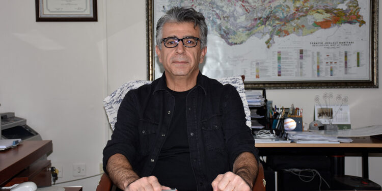 Büyük depremlerin stres dağılımı yeni depremlere neden oluyor