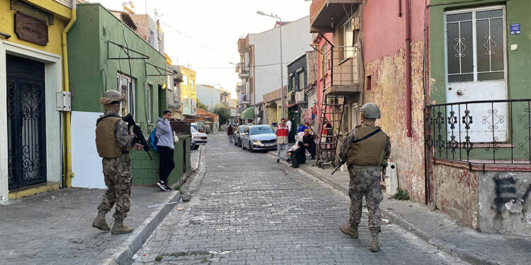 Çanakkale'de uyuşturucu satıcılarına operasyon