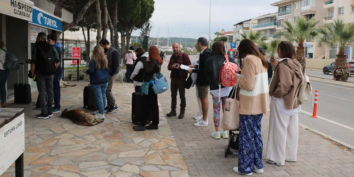 Yoğun ilgi gören türkiye'den yunan adalarına kapıda vize uygulaması durdurulacak. Finansal olarak büyük sıkıntıya sokacak bir sorun ile karşı karşıya kalındı.