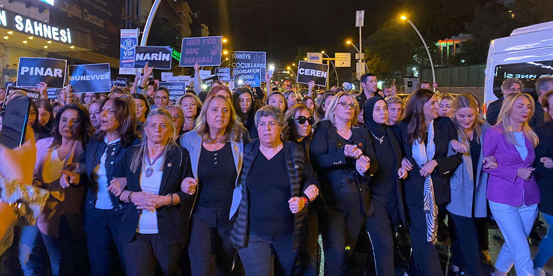 CHP Kadın Kolları'ndan 'kız çocukları' için Ankara'da 'Simsiyah' yürüyüş