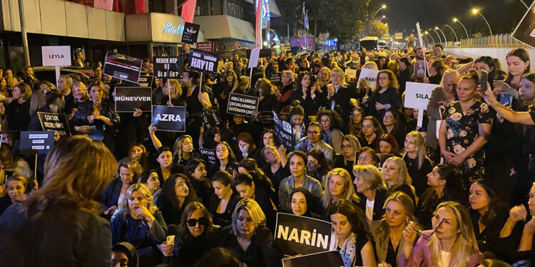 CHP Kadın Kolları'ndan 'kız çocukları' için Ankara'da 'Simsiyah' yürüyüş