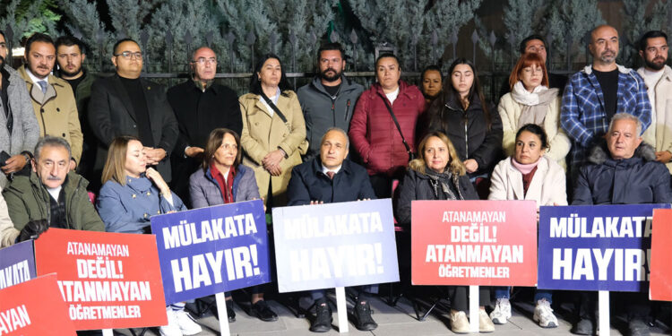 CHP'den Milli Eğitim Bakanlığı önünde oturma eylemi