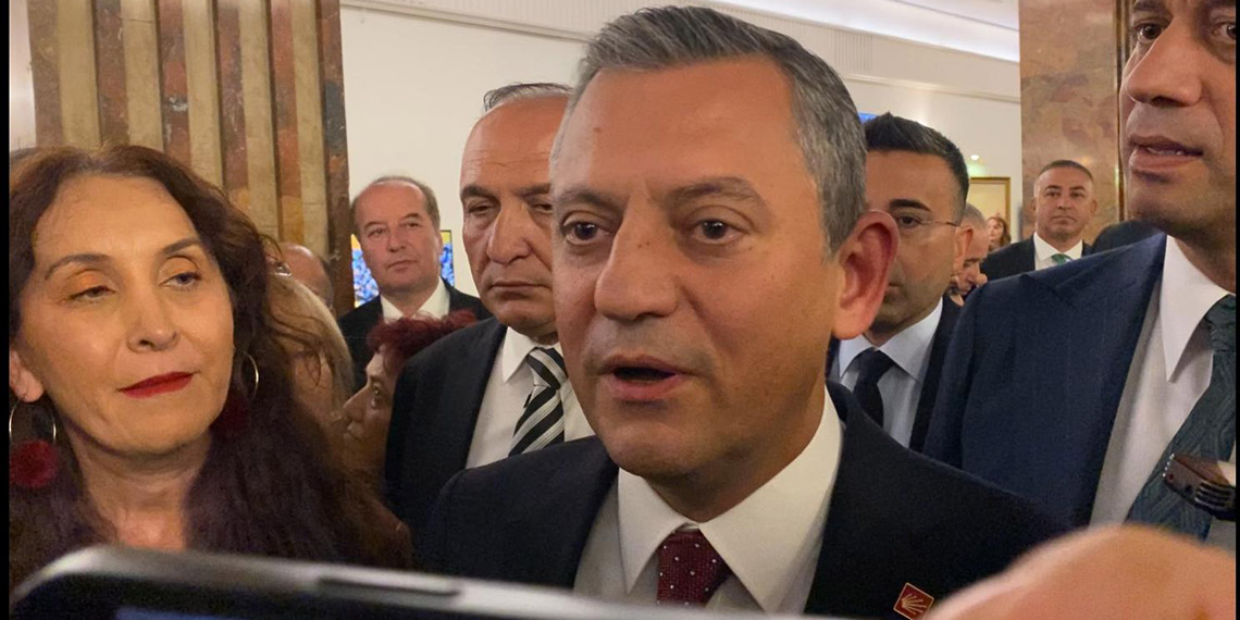 CHP'den beş yıl sonra ilk: Erdoğan'ı ayakta karşıladılar