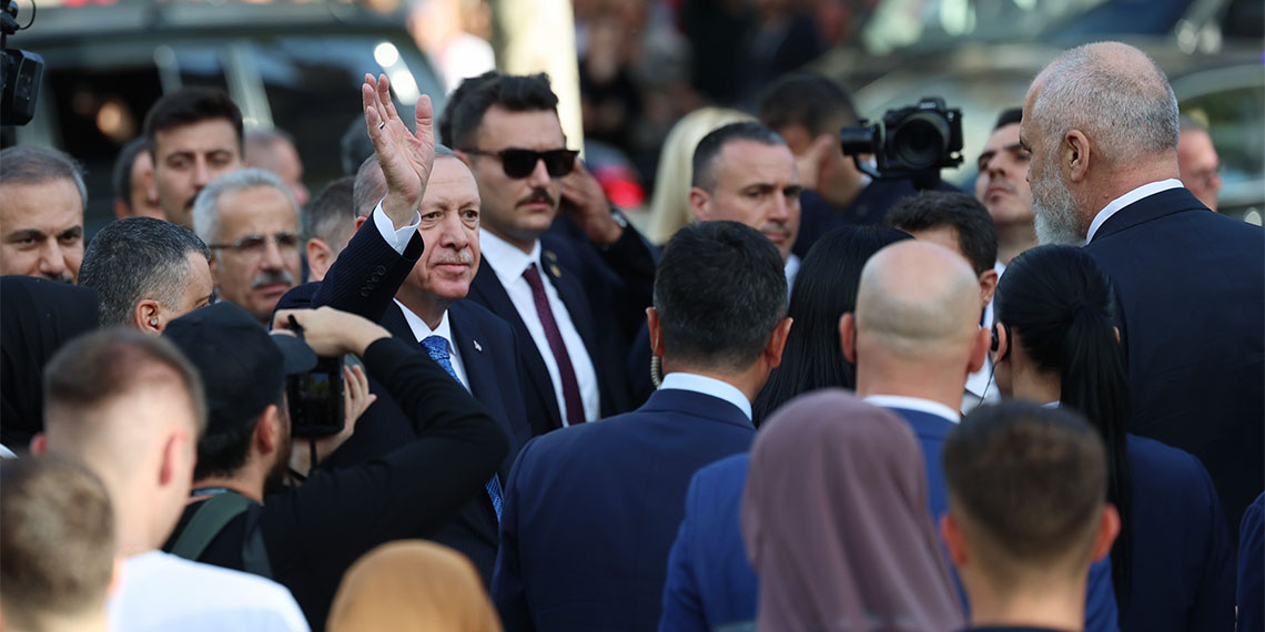 Cumhurbaşkanı Recep Tayyip Erdoğan, Tiran'da katıldığı Namazgah Camisi'nin açılış töreninde, "İsrail'in uyguladığı devlet terörünün karşısında durmak hepimiz için vicdani bir zorunluluktur. Netenyahu yönetimi son olarak Lübnan'a da saldırmak suretiyle, bölgede barış sağlanması gibi bir niyeti olmadığını tekrar göstermiştir" dedi.
