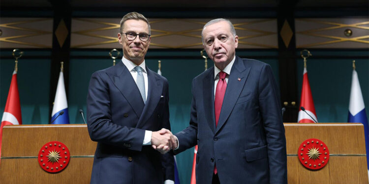 Lübnan halkının ve hükümetinin yanında olmamız gerekiyor