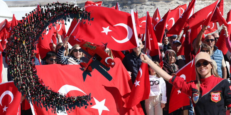 Cumhuriyet'in 101'inci yılına özel koreografi