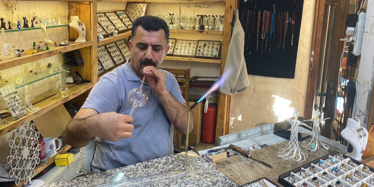 Cam üfleme sanatının nesli tükeniyor