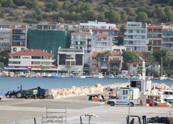 Çeşme-Sakız Adası seferlerine ara verildi; liman boş kaldı