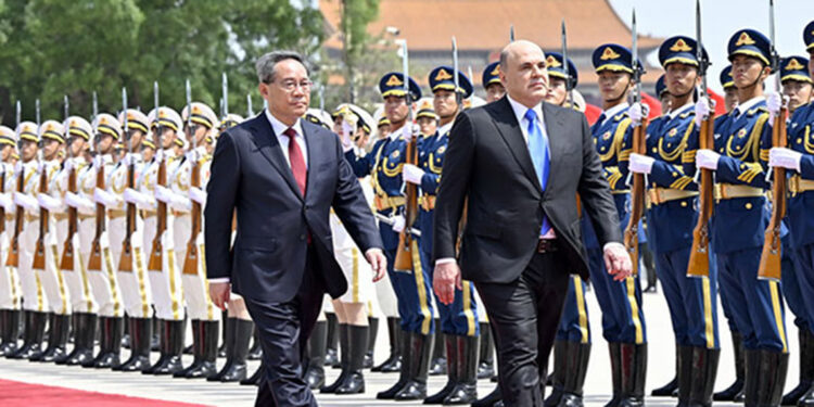 Çin ve Rusya başbakanları bir araya geldi