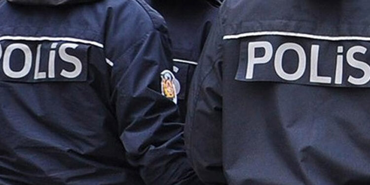 'Çıplak arama' davasında 2 polise 5'er ay hapis