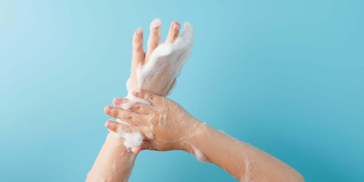 Çocuklarda enfeksiyonlardan korunmanın en basit yolu el yıkamaktır