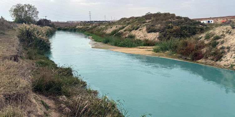 Çorlu Deresi kirlilikten turkuaz renge büründü, ağır kokular yayıldı