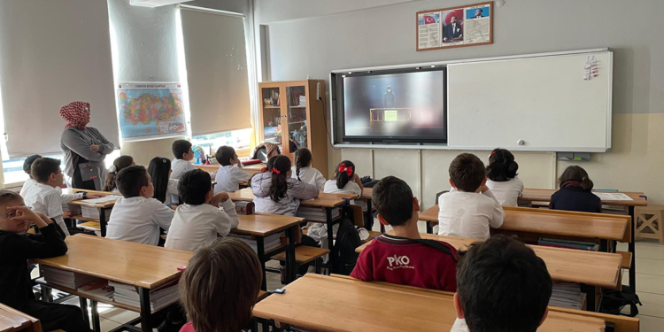 Cumhuriyet Haftası'nın ilk dersi, 'Dersimiz Cumhuriyete Doğru' filmi oldu