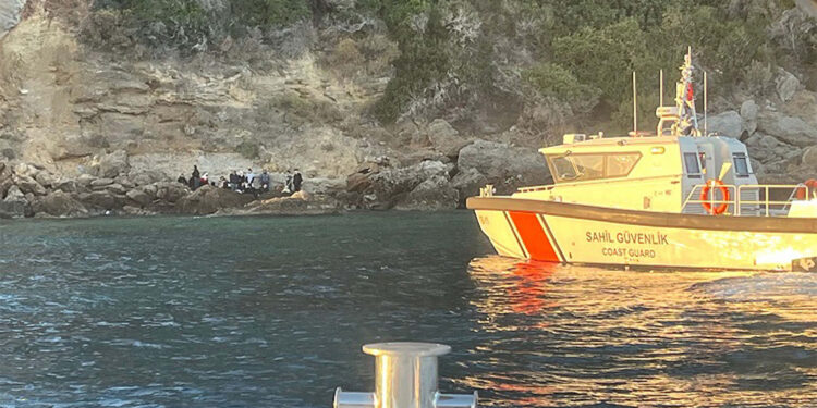 Datça'da 27 kaçak göçmen yakalandı