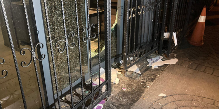 DEM Parti Genel Merkezi'ne taşlı saldırı; 1 gözaltı