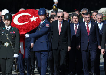 Cumhuriyetimiz 101 yaşında; Devlet erkanı Anıtkabir'de