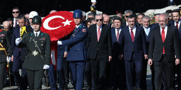 Cumhuriyetimiz 101 yaşında; Devlet erkanı Anıtkabir'de
