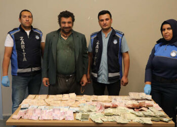 Dilencinin üzerinden 12 bin 980 lira para çıktı