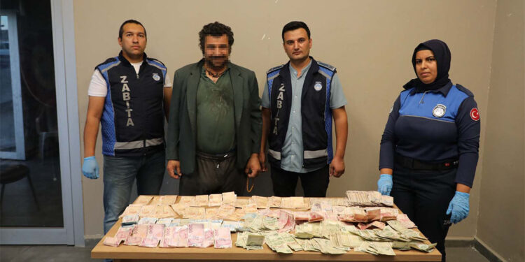 Dilencinin üzerinden 12 bin 980 lira para çıktı