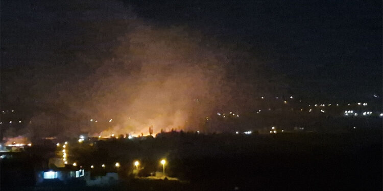 Diyarbakır'da çıkan anız yangını 5 saatte söndürüldü