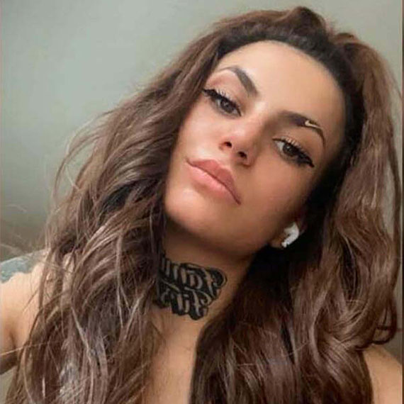 Dünya Kadınlar Günü'nde İlayda'yı öldüren sanık, "Olayın öncesinde yanlış anlaşılma nedeniyle İlayda tarafından sağ bacağımdan bıçaklandım" dedi.