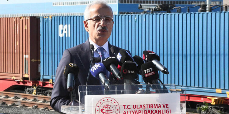 Demiryolu ağımızı 2028'de 17 bin 287 kilometreye çıkartmış olacağız