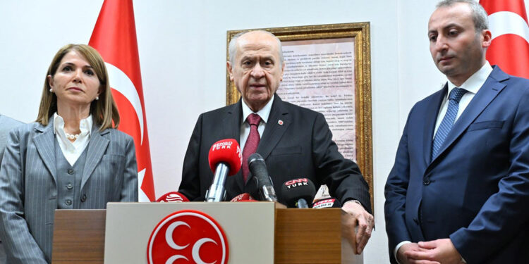 Devlet Bahçeli, DEM Partililerin elini neden sıktığını açıkladı