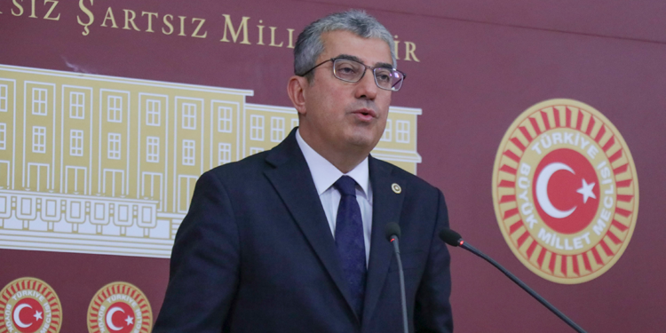 Devlet Bahçeli övgüsünün dışında şeyler duymak istiyoruz