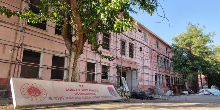 Diyarbakır E Tipi Cezaevi’nin restorasyon çalışmaları başladı