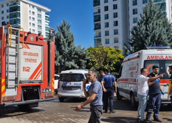 Diyarbakır'da 10 katlı binada yangın; 4'ü çocuk, 6 kişi dumandan etkilendi