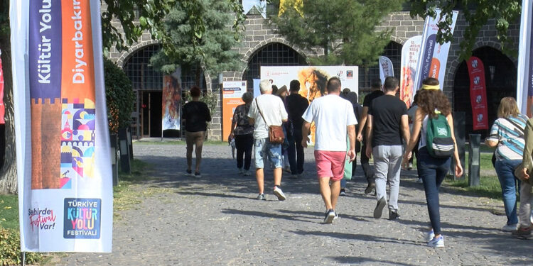 Diyarbakır'daki Kültür Yolu Festivali'nde 3 müzeyi 30 bin ziyaretçi gezdi