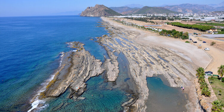 Doğal havuzlar hayran bırakıyor