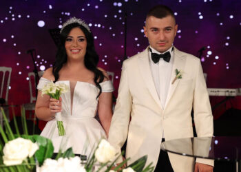 Düğünde gelin ve damada 5 milyon TL takı ve para takıldı