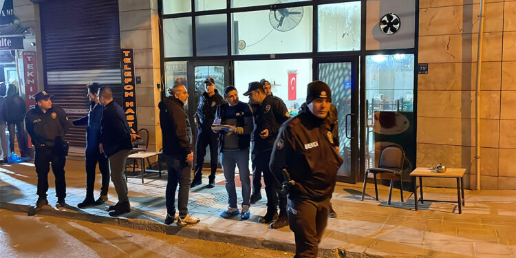 Elazığ'da kıraathaneye ateş açıldı; 2 yaralı