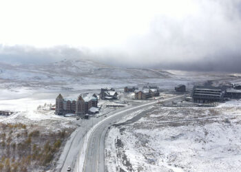 Erciyes Kayak Merkezi'ne mevsimin ilk karı yağdı