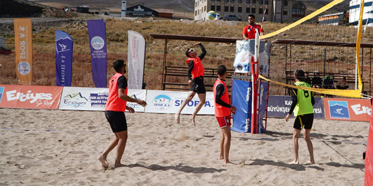 Erciyes'teki 'En Havalı Voleybol Turnuvası' tamamlandı