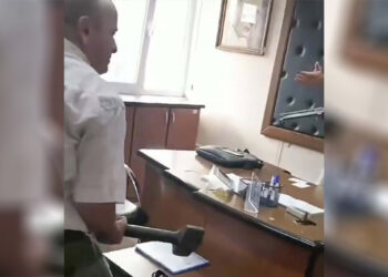 ESHOT garajında makam odasına sendikacıdan balyozlu saldırı