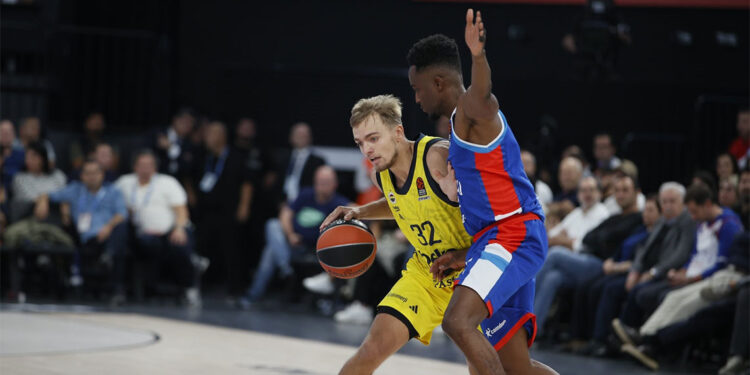 EuroLeague'de Türk derbisinde kazanan Fenerbahçe Beko