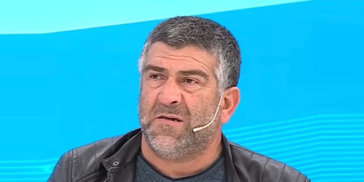 Evinin bahçesinde bıçaklanarak öldürüldü