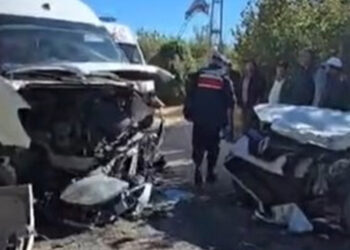 Elazığ'da servis minibüsü ile otomobil çarpıştı; 4 yaralı