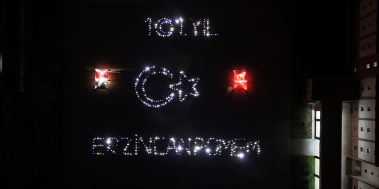 Erzincan POMEM’den ay yıldız ve 101'inci yıl koreografisi