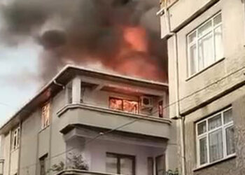 Esenler'de 4 katlı binada yangın