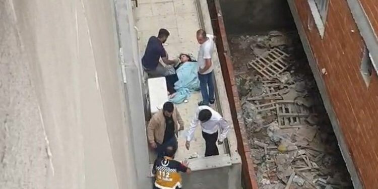 Esenyurt'ta evden kaçmak isteyen 16 yaşındaki kız 2'nci kattan düştü