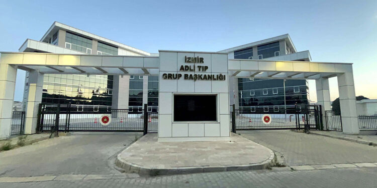 Eşini av tüfeğiyle öldürüp, intihara kalkıştı